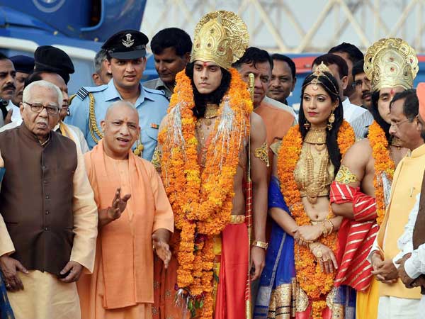 বিজেপি রামে মজলে কংগ্রেস কোন ভগবানের দোরে নতজানু জানেন কি বিজেপি রামে মজলে কংগ্রেস কোন ভগবানের দোরে নতজানু জানেন কি