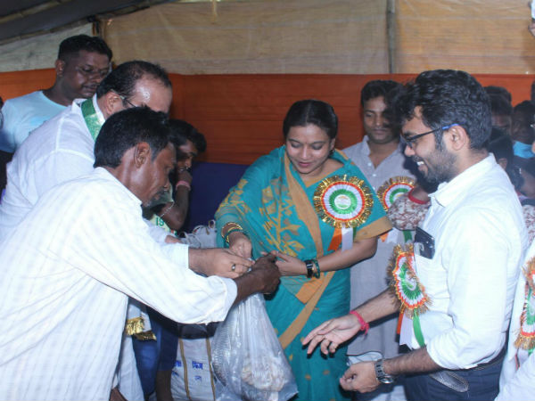 রান্না পুজোয় অনুদানের ডালি সাজিয়ে ৪০০ পরিবারের পাশে তৃণমূল বিধায়ক রান্না পুজোয় অনুদানের ডালি সাজিয়ে ৪০০ পরিবারের পাশে তৃণমূল বিধায়ক