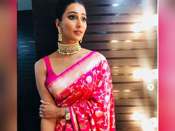 মেয়ে টিকি-র সঙ্গে সময় কাটাচ্ছেন সায়ন্তিকা! ছবি ঘিরে তোলপাড় মেয়ে টিকি-র সঙ্গে সময় কাটাচ্ছেন সায়ন্তিকা! ছবি ঘিরে তোলপাড়
