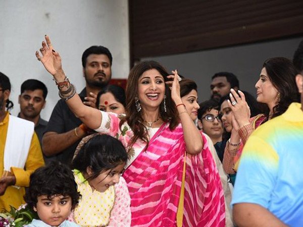 গণেশ বিসর্জনে প্রাণখোলা নাচ শিল্পার! দেখুন ভিডিও গণেশ বিসর্জনে প্রাণখোলা নাচ শিল্পার! দেখুন ভিডিও