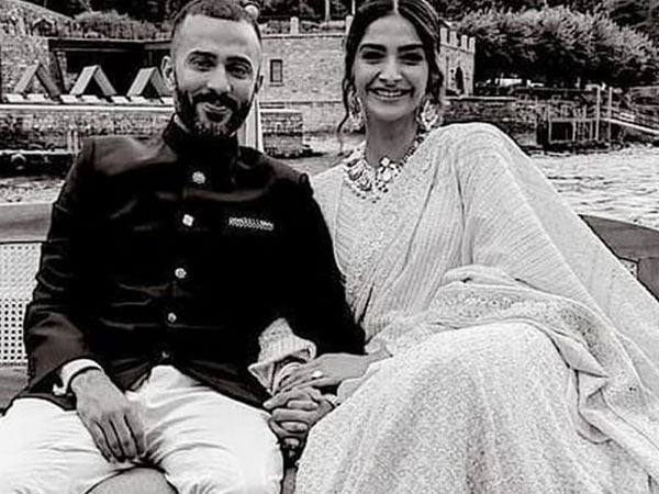 ইতালিতে ইশা আম্বানির রাজকীয় বাগদান পর্বে বলিউডের চাঁদের হাট! দেখুন ভিডিও ইতালিতে ইশা আম্বানির রাজকীয় বাগদান পর্বে বলিউডের চাঁদের হাট! দেখুন ভিডিও