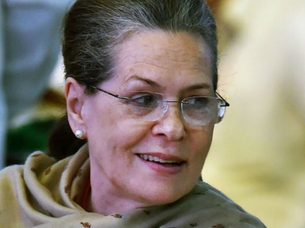 দিল্লী থেকে উধাও সোনিয়া গান্ধী! নীল পোশাকে, সানগ্লাস পরে, এ কোথায় দেখা গেল তাঁকে দিল্লী থেকে উধাও সোনিয়া গান্ধী! নীল পোশাকে, সানগ্লাস পরে, এ কোথায় দেখা গেল তাঁকে