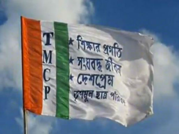 ২৮-এর মঞ্চে ধাক্কাধাক্কি! শাসক বিধায়কের পকেট ফাঁকা, রাজনৈতিক মহলে চাঞ্চল্য ২৮-এর মঞ্চে ধাক্কাধাক্কি! শাসক বিধায়কের পকেট ফাঁকা, রাজনৈতিক মহলে চাঞ্চল্য