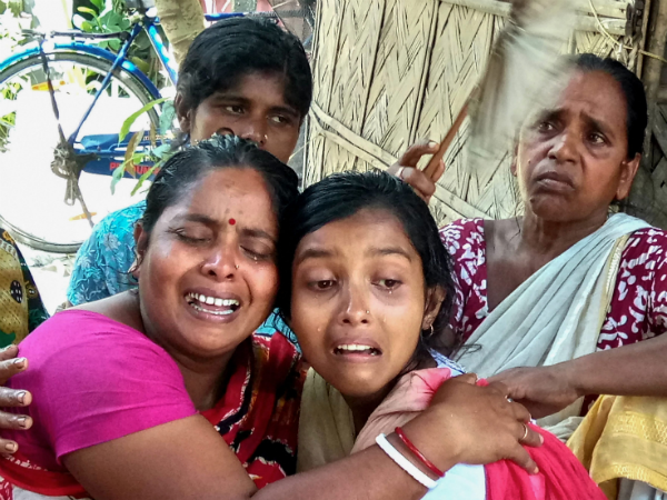 মমতাকে খুন করতে চান ইসলামপুরে মৃত রাজেশের মা! মন্ত্রী বিধায়কের সামনেই হুঙ্কার মমতাকে খুন করতে চান ইসলামপুরে মৃত রাজেশের মা! মন্ত্রী বিধায়কের সামনেই হুঙ্কার