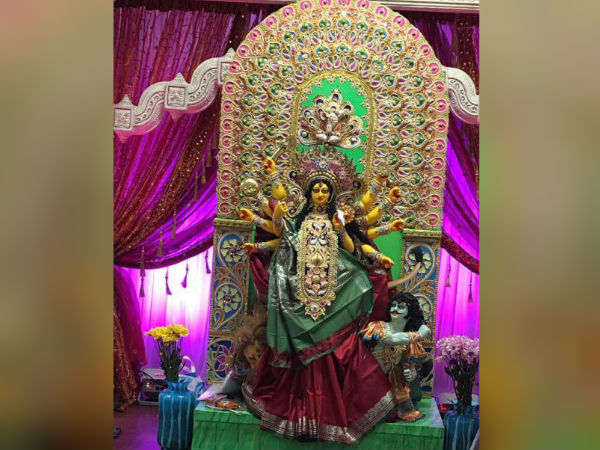 দুর্গা এখানে ডাকের বেশে