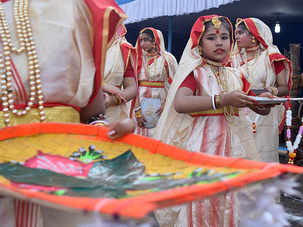 বিশ্ব-সকাশে বাংলার অনিন্দ্য সুন্দর সংস্কৃতি