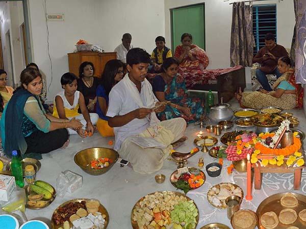 লোহার বাসনে প্রসাদ দেবেন না