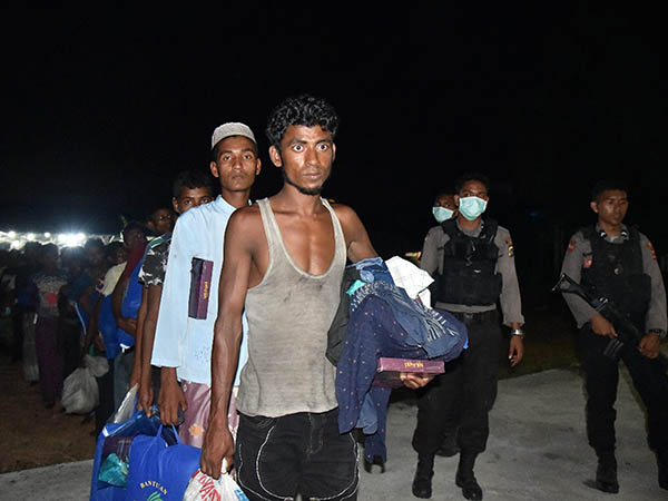 এর আগে কী ঘটে?