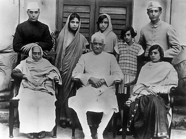 বিতর্কিত প্রয়াণের তিন দশক পর আজও সমান প্রাসঙ্গিক ইন্দিরা গান্ধী বিতর্কিত প্রয়াণের তিন দশক পর আজও সমান প্রাসঙ্গিক ইন্দিরা গান্ধী