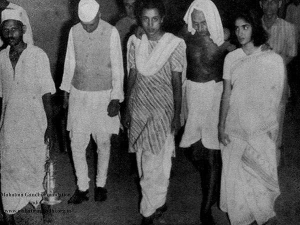 বিতর্কিত প্রয়াণের তিন দশক পর আজও সমান প্রাসঙ্গিক ইন্দিরা গান্ধী বিতর্কিত প্রয়াণের তিন দশক পর আজও সমান প্রাসঙ্গিক ইন্দিরা গান্ধী