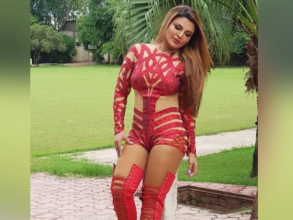 রাখীর কেরিয়ারগ্রাফ
