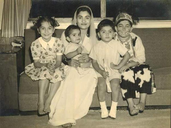 ছেলে মেয়ের সঙ্গে কৃষ্ণা