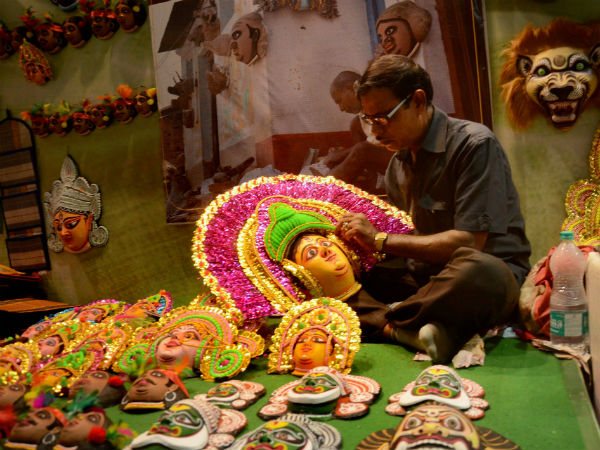 নেই সরকারি সাহায্য, মালাকার শিল্পীরা পেট চালাতে হিমশিম খাচ্ছেন, যোগ দিচ্ছেন অন্য কাজে নেই সরকারি সাহায্য, মালাকার শিল্পীরা পেট চালাতে হিমশিম খাচ্ছেন, যোগ দিচ্ছেন অন্য কাজে