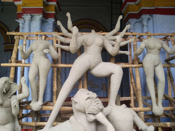 ধর্মীয় সম্প্রীতির বার্তা দিয়ে বসু বাড়ির কলারছড়া দুর্গাপুজো-র আনন্দ আজও অটুট ধর্মীয় সম্প্রীতির বার্তা দিয়ে বসু বাড়ির কলারছড়া দুর্গাপুজো-র আনন্দ আজও অটুট