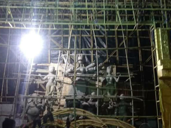 সাবেকিয়ানায় চির উজ্জ্বল শতাব্দী প্রাচীন বাগবাজার সর্বজনীন সাবেকিয়ানায় চির উজ্জ্বল শতাব্দী প্রাচীন বাগবাজার সর্বজনীন