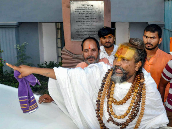 মধ্যপ্রদেশে বিজেপিকে উৎখাতের ডাক কম্পিউটার বাবা-র মধ্যপ্রদেশে বিজেপিকে উৎখাতের ডাক কম্পিউটার বাবা-র