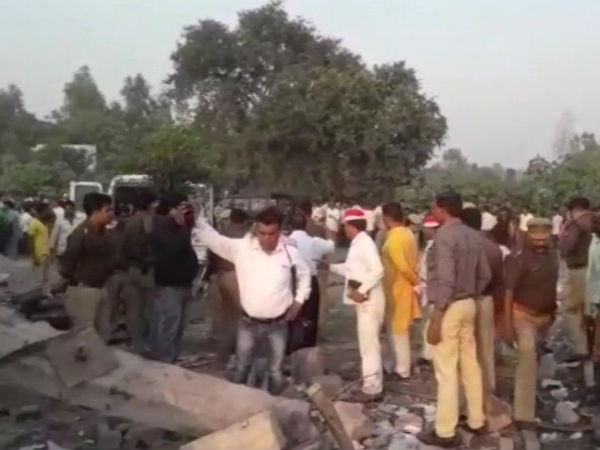 বদায়ুঁতে দিওয়ালির আগেই নেমে এল অন্ধকার, বাজি কারখানায় বিস্ফোরণে মৃত ৮ বদায়ুঁতে দিওয়ালির আগেই নেমে এল অন্ধকার, বাজি কারখানায় বিস্ফোরণে মৃত ৮