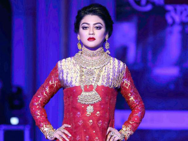 দেবী-শাড়ি কিংবা পাঞ্জাবীই কি নতুন ট্রেন্ড! চমক নিয়ে ফিল্ম প্রচারে জয়া আহসান দেবী-শাড়ি কিংবা পাঞ্জাবীই কি নতুন ট্রেন্ড! চমক নিয়ে ফিল্ম প্রচারে জয়া আহসান