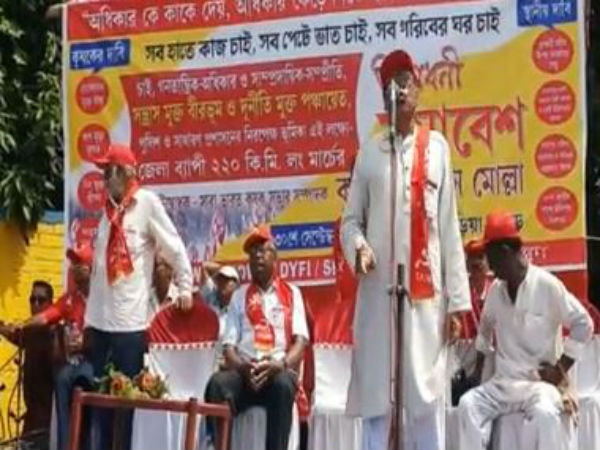 হারামের খেয়ে শুয়োরের মতো চেহারা! অনুব্রত গড়ে চ্যালেঞ্জ বাম নেতার হারামের খেয়ে শুয়োরের মতো চেহারা! অনুব্রত গড়ে চ্যালেঞ্জ বাম নেতার