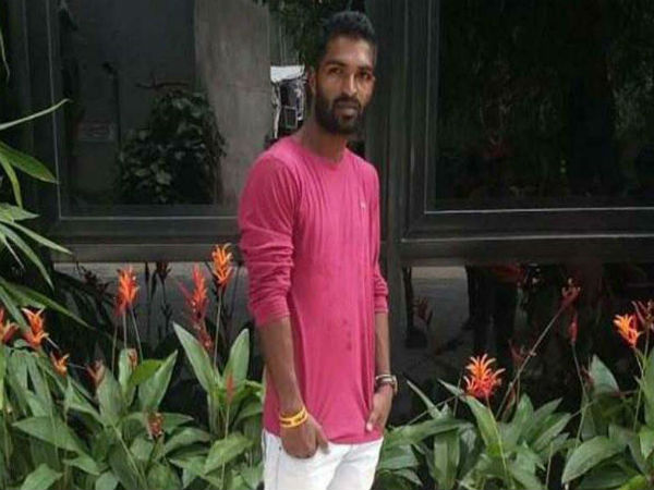 নিজের জীবন তুচ্ছ করে শত প্রাণ বাঁচিয়েছেন, তার বেলায় কেউ নেই! নিয়তির নিষ্ঠুর পরিহাস নিজের জীবন তুচ্ছ করে শত প্রাণ বাঁচিয়েছেন, তার বেলায় কেউ নেই! নিয়তির নিষ্ঠুর পরিহাস