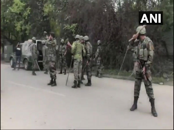 এবার এনকাউন্টার কুলগাম-এ! মৃত ৩ জঙ্গি ও ১ সাধারণ বাসিন্দা এবার এনকাউন্টার কুলগাম-এ! মৃত ৩ জঙ্গি ও ১ সাধারণ বাসিন্দা
