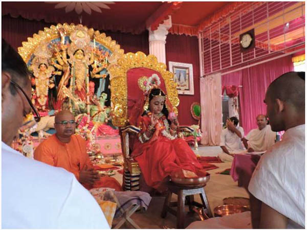 অষ্টমীতে কুমারী পুজো