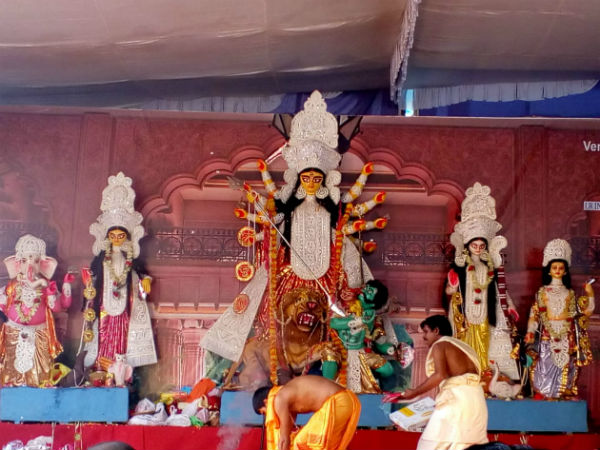 এক যুগ পুরনো হল কগ্গদাসপুরা বেঙ্গলি অ্যাসোসিয়েশনের দুর্গাপুজো, এবছর রয়েছে অনেক চমক এক যুগ পুরনো হল কগ্গদাসপুরা বেঙ্গলি অ্যাসোসিয়েশনের দুর্গাপুজো, এবছর রয়েছে অনেক চমক