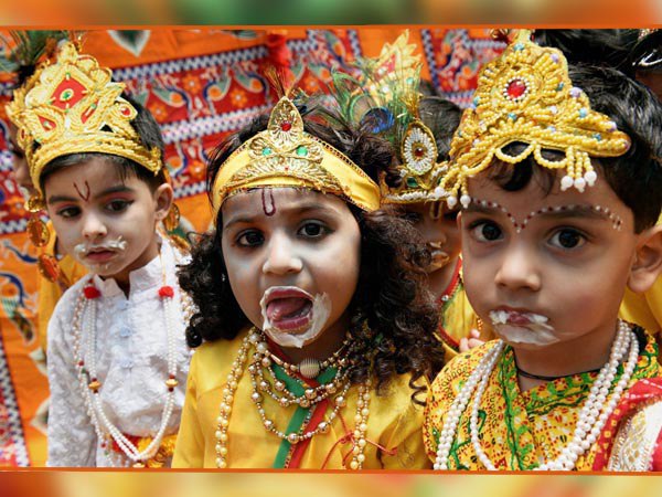 কৃষ্ণের জন্মদিন তো পালন করেন, কিন্তু আছে কি বার্থ সার্টিফিকেট! আরটিআই আবেদনে আর যা বলা হল কৃষ্ণের জন্মদিন তো পালন করেন, কিন্তু আছে কি বার্থ সার্টিফিকেট! আরটিআই আবেদনে আর যা বলা হল