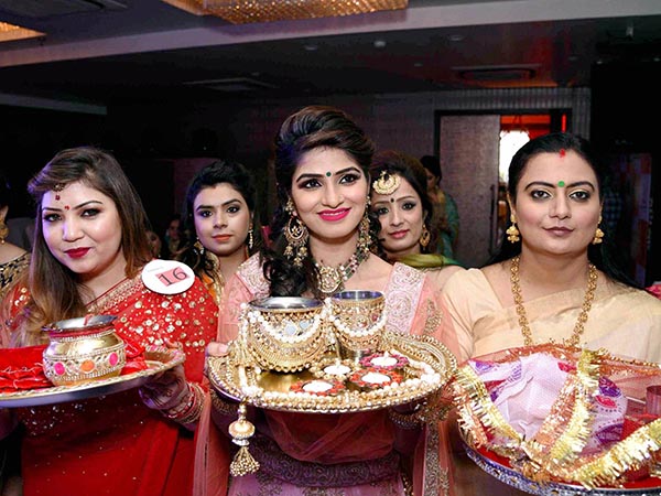 করওয়া চৌথের পুজো কোনদিকে করবেন?