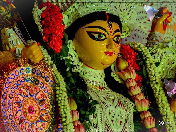 পুজোতে তাক লাগাতে তৈরি এই বাঙালি তরুণ পুজোতে তাক লাগাতে তৈরি এই বাঙালি তরুণ