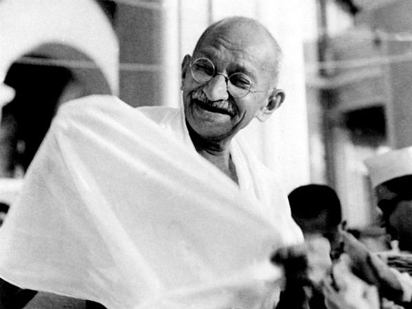 জোর করে ছাগলের দুধ খাওয়ানো হতো গান্ধীজিকে! জানেন কেন জোর করে ছাগলের দুধ খাওয়ানো হতো গান্ধীজিকে! জানেন কেন