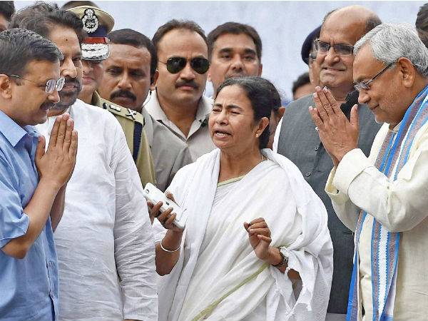 দেবী-বন্দনার পূণ্যলগ্নেই ‘ভবিষ্যৎ’ স্থির করে ফেললেন মুখ্যমন্ত্রী, দলে নতুনের আগমনী দেবী-বন্দনার পূণ্যলগ্নেই ‘ভবিষ্যৎ’ স্থির করে ফেললেন মুখ্যমন্ত্রী, দলে নতুনের আগমনী