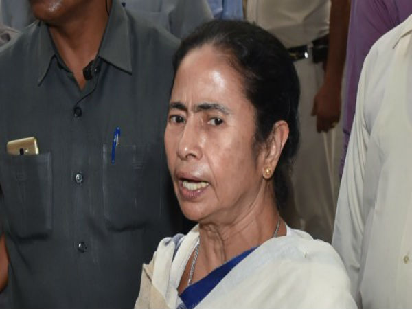 মমতার মাস্টারস্ট্রোক! এবার বয়স্কদের জন্যও নানা সুবিধার ঘোষণা মমতার মাস্টারস্ট্রোক! এবার বয়স্কদের জন্যও নানা সুবিধার ঘোষণা