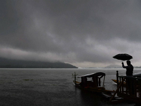 সমুদ্রে যেতে মানা
