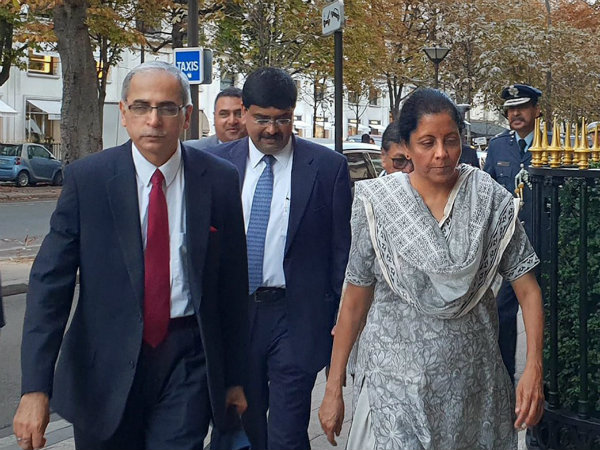 রাফালে বিতর্ক জিইয়ে রেখে ফ্রান্সে গিয়ে বৈঠক সীতারমনের রাফালে বিতর্ক জিইয়ে রেখে ফ্রান্সে গিয়ে বৈঠক সীতারমনের