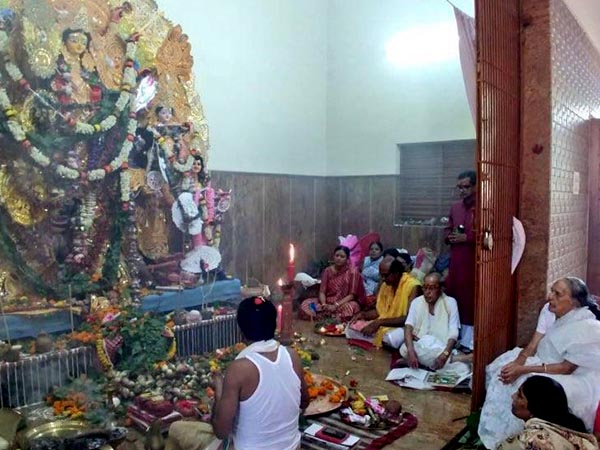 কীর্ণাহারে দুর্গা আরাধানায় প্রণব, করলেন একাধিক স্মৃতিচারণা কীর্ণাহারে দুর্গা আরাধানায় প্রণব, করলেন একাধিক স্মৃতিচারণা