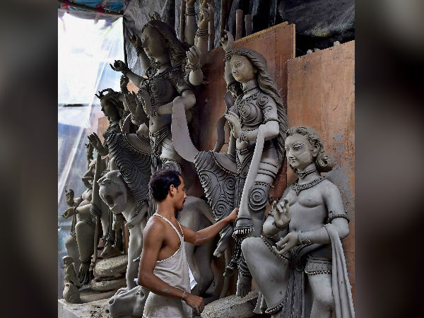 নজর থাকে দুর্গা থেকে মহিষাসুর সবদিকে