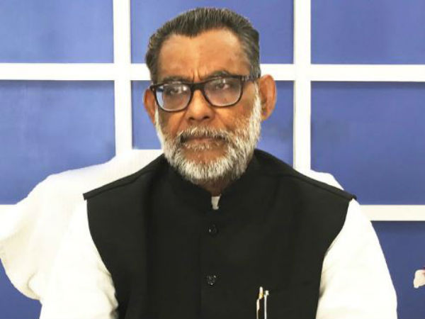 দমদম বিস্ফোরণে শিশু মৃত্যুতে দায় কার! মমতার মন্ত্রী প্রয়োগ করলেন থিওরি অফ এলিমেনিশনের তত্ত্ব দমদম বিস্ফোরণে শিশু মৃত্যুতে দায় কার! মমতার মন্ত্রী প্রয়োগ করলেন থিওরি অফ এলিমেনিশনের তত্ত্ব