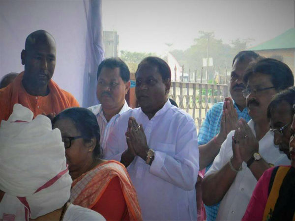 জমি মাফিয়ারা মমতার সামনেই! বিধায়কের অভিযোগে চাঞ্চল্য জমি মাফিয়ারা মমতার সামনেই! বিধায়কের অভিযোগে চাঞ্চল্য