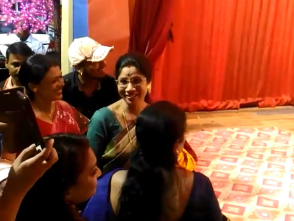 চতুর্থীতেই দ্বার খুলে গেল দুর্বারের দুর্গাপুজো মণ্ডপের, উদ্বোধন করলেন শশী পাঁজা চতুর্থীতেই দ্বার খুলে গেল দুর্বারের দুর্গাপুজো মণ্ডপের, উদ্বোধন করলেন শশী পাঁজা