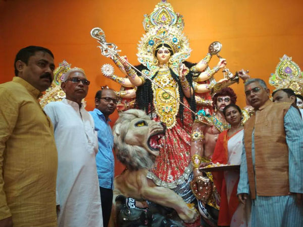 পুজোর উদ্বোধনে সায়ন্ত্বন বসু