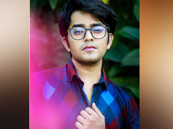 এখন মায়ের সঙ্গে দূর্গাপুজো কিভাবে কাটে?
