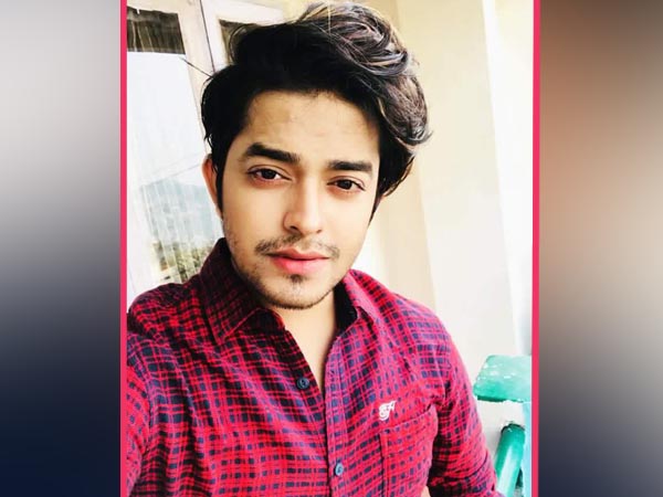 এবার আসি একটু পুজোর কথায় । মায়ের সঙ্গে দূর্গাপুজো কাটানোর কোন বিশেষ স্মৃতি তোমায় ছুঁয়ে যায়?