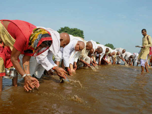 মহালয়ার ভোরে নয়, এবার বেলা গড়ালে হবে তর্পণ মহালয়ার ভোরে নয়, এবার বেলা গড়ালে হবে তর্পণ