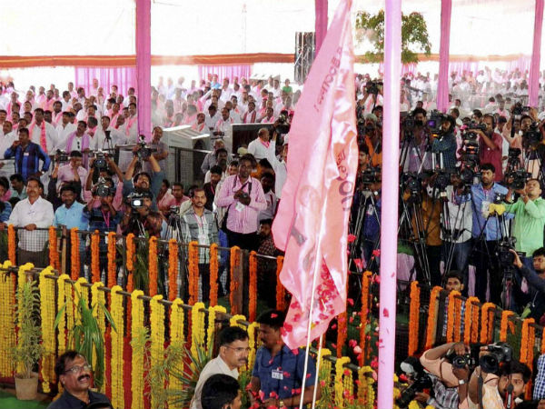 নয়া রাজ্যে ব্যর্থ টিআরএস সরকার