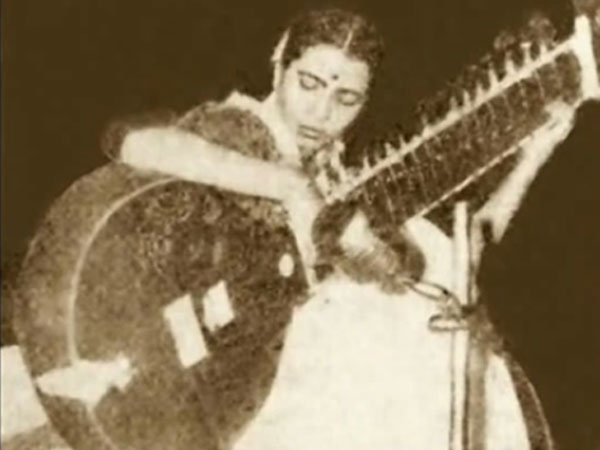 সঙ্গীত জগতে নক্ষত্র পতন! অন্নপূর্ণা দেবীর প্রয়াণে শোকের ছায়া সঙ্গীত জগতে নক্ষত্র পতন! অন্নপূর্ণা দেবীর প্রয়াণে শোকের ছায়া