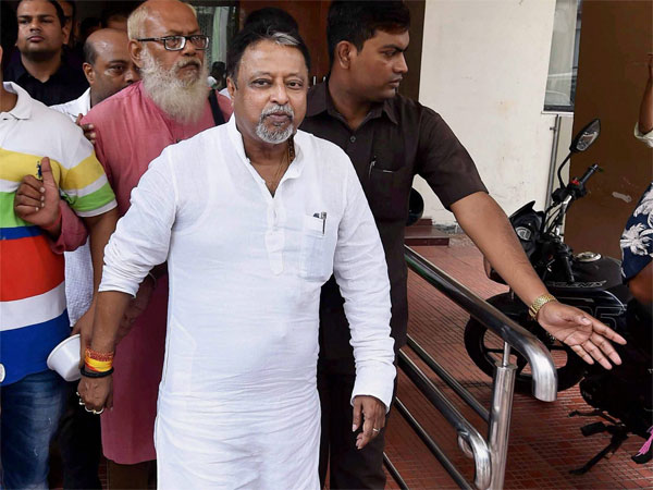 মুকুল রায়ের নজরে এবার রাজ্যের এই প্রভাবশালী সাংসদও! নিজেই করলেন ইঙ্গিত মুকুল রায়ের নজরে এবার রাজ্যের এই প্রভাবশালী সাংসদও! নিজেই করলেন ইঙ্গিত