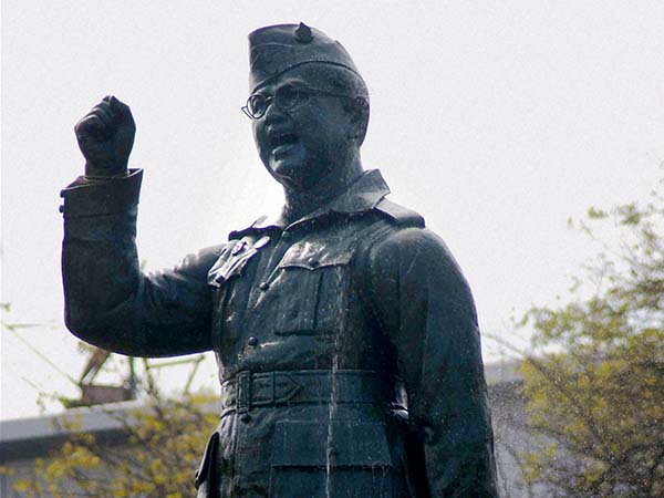 প্রথম জাতীয় পতাকা তুলেছিলেন নেতাজি