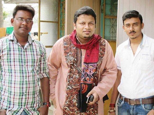 টুইট-বোমা অনুপমের