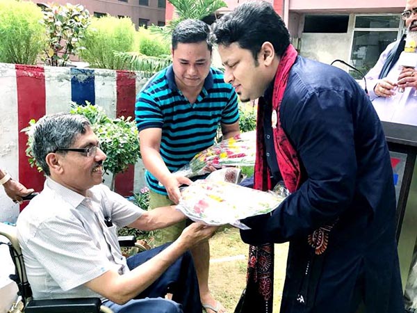 আঁচ পেয়েই অনুপম-বার্তা